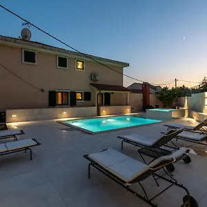 Lavandula With Heated Swimming Pool Apartment Trogir