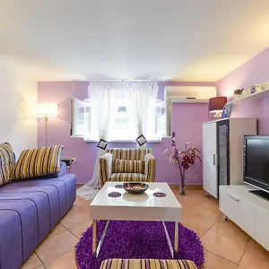 Mirana With Garden And Free Parking Apartment Zadar
