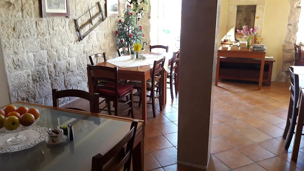 Villa Tudor Τρογκίρ 3*,