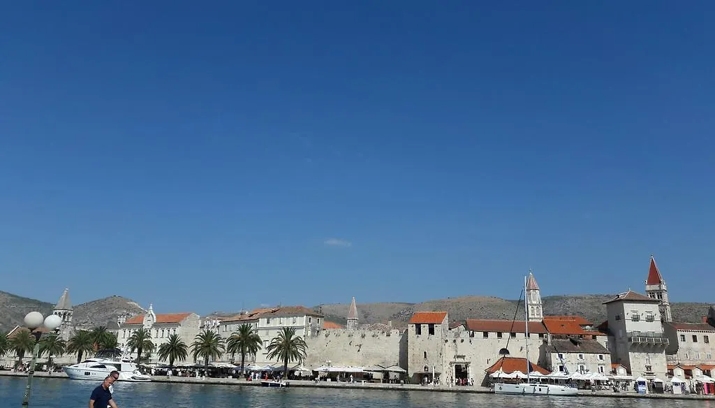 Villa Tudor Τρογκίρ Πανσιόν